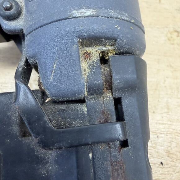 Craftsman 18 Gauge Brad Nailer 5/8" to 2" Air Power Tool - Picture 11 of 13